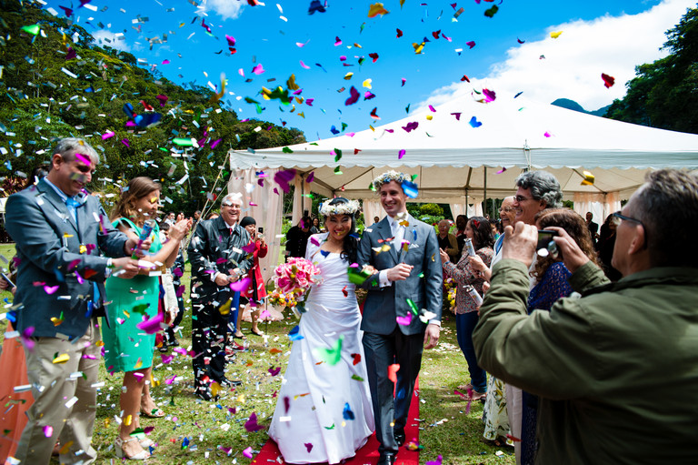 Ensaio pré-wedding de casal ao ar livre